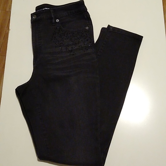 New INC high rise black denim with small black stone details on the front - Picture 5 of 14